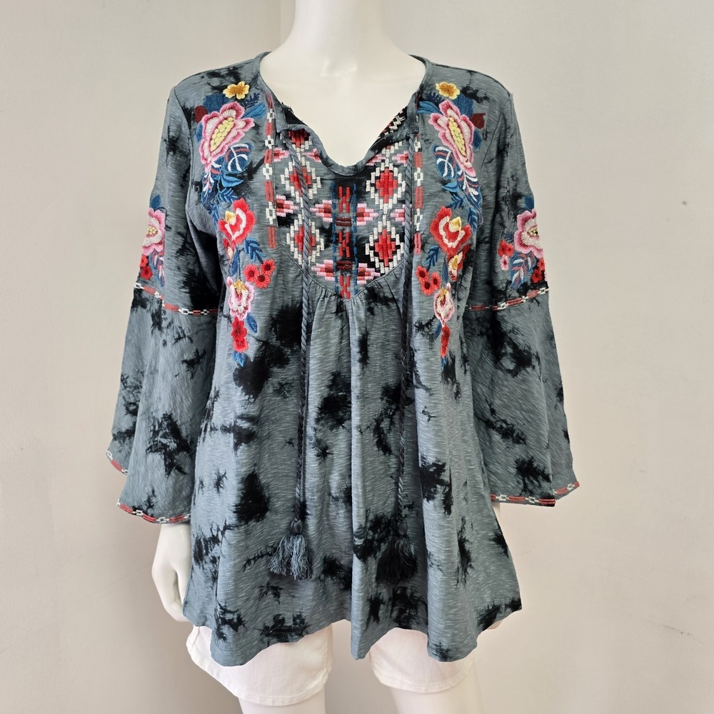 Avani Del Amour Tie Dye Embroidered Boho Top Size S Gray Floral Tassels Flare Sl